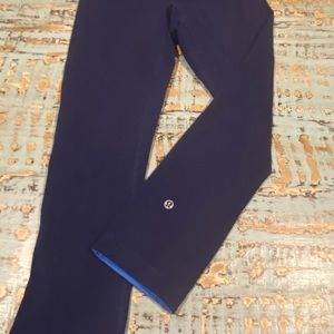 Lululemon reversible crop leggings blue size 4